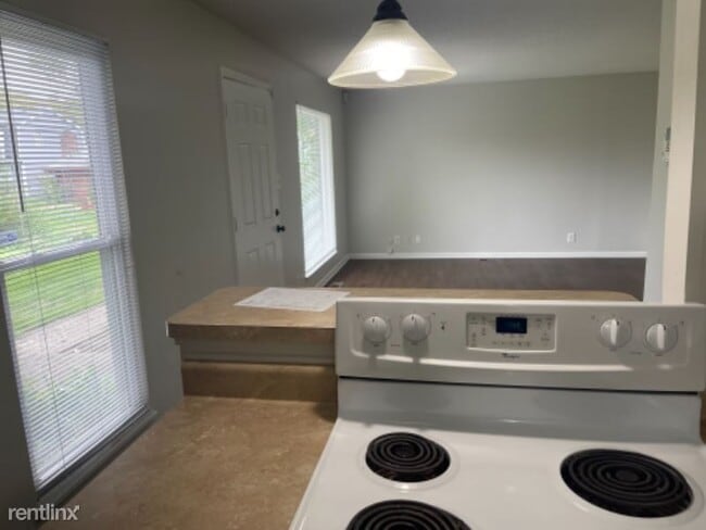 Building Photo - 2 br, 1 bath Condo - 3239 Lupine Drive