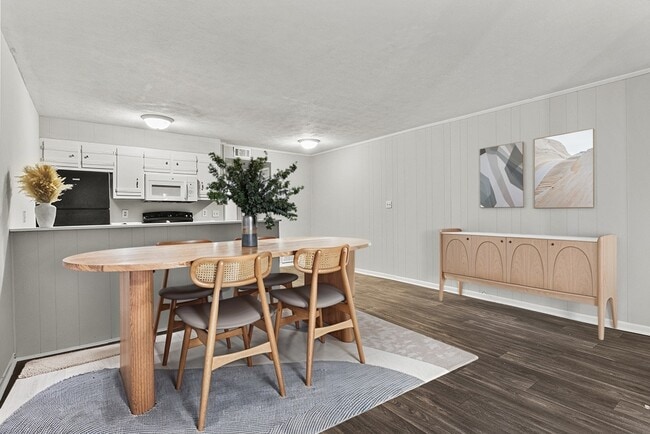 Building Photo - The Element at 3900