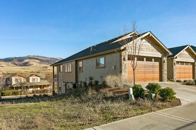 Foto del edificio - 420 Lindsay Ln