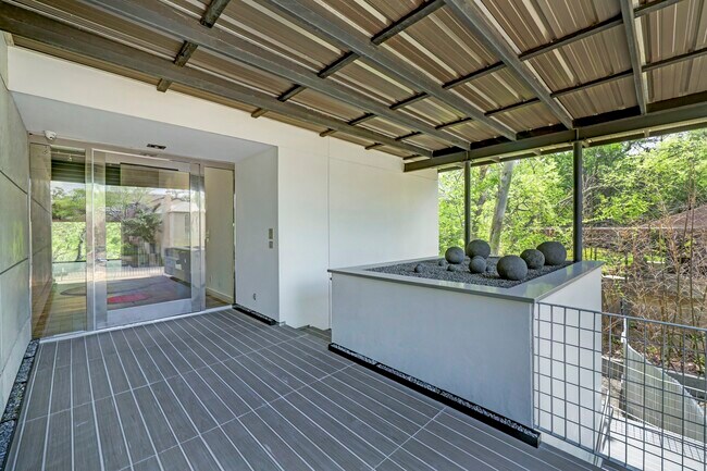 Foto del edificio - 5111 Bayou Timber Ln