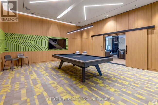 Photo du bâtiment - 202 Burnhamthorpe Rd E