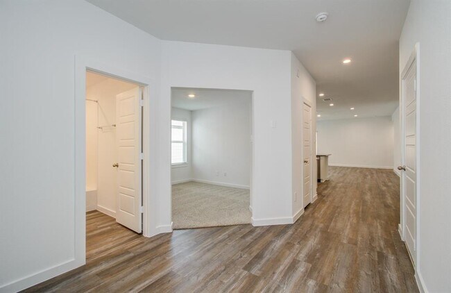 Foto del edificio - 8707 Shumard Oak Dr