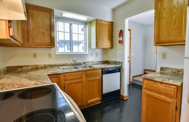 Foto del edificio - 4 bedroom 2 bath