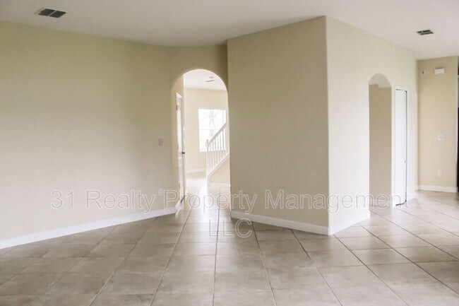 Building Photo - 1718 Thetford Cir