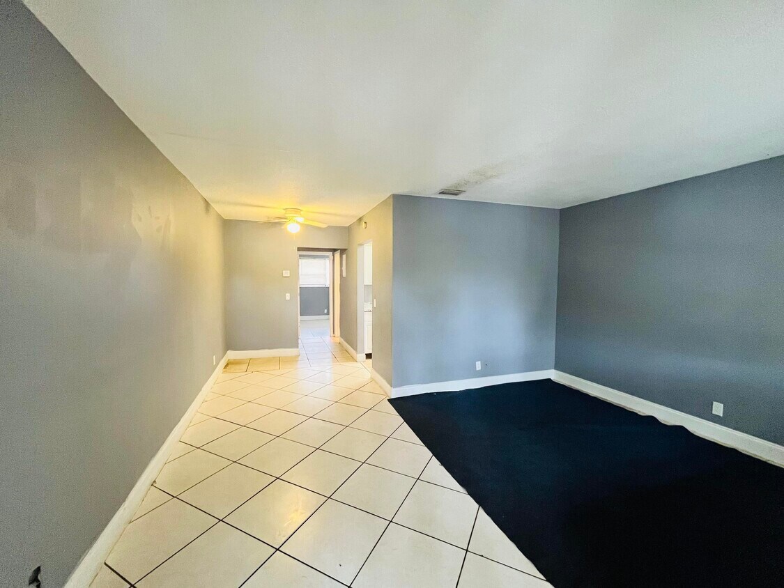Foto del edificio - 635 SW 20th Ct