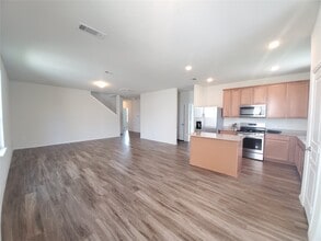 Building Photo - 14614 Sierra Garden Dr
