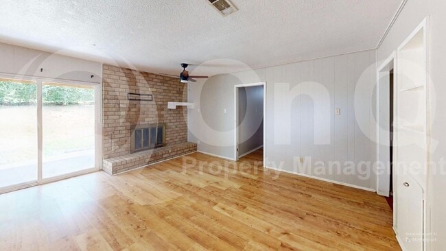Building Photo - 3105 Conejos Dr