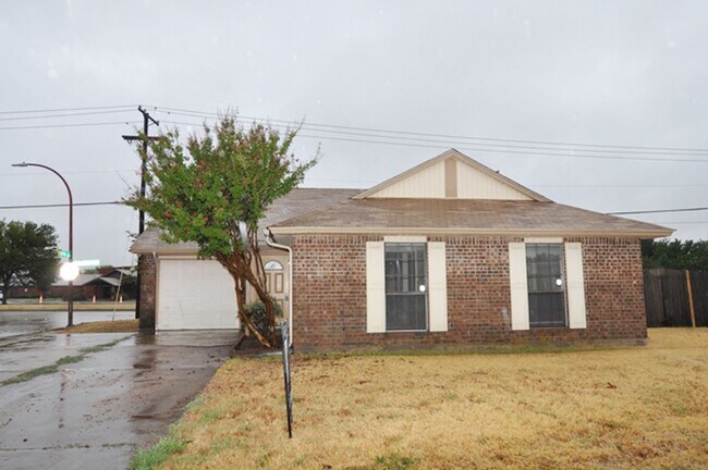 Foto del edificio - AVAILABLE NOW - Spacious 2-2-1 in Ft. Worth, desirable Keller ISD!