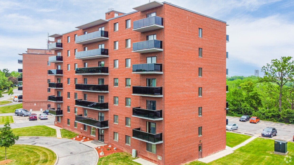 Primary Photo - Palazzo Towers
