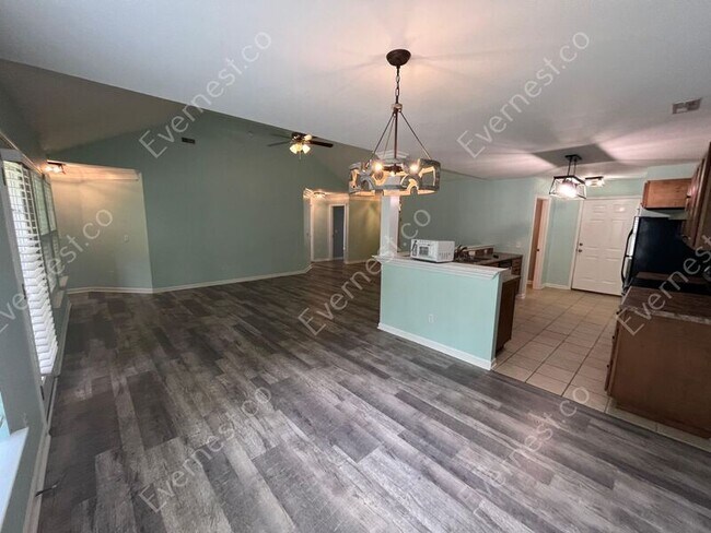 Building Photo - 1050 Givens Rd