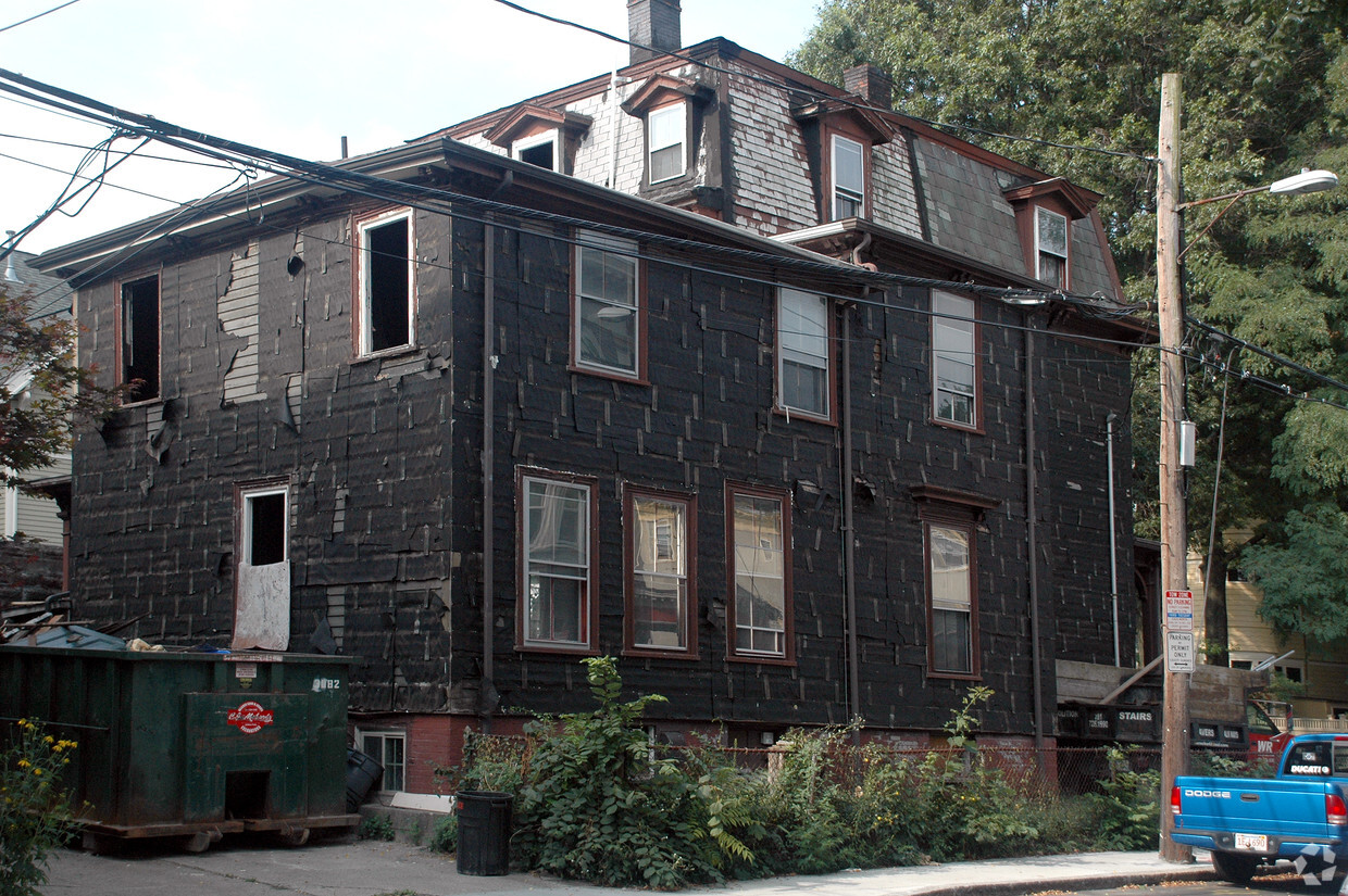 Building Photo - 122 Oxford St