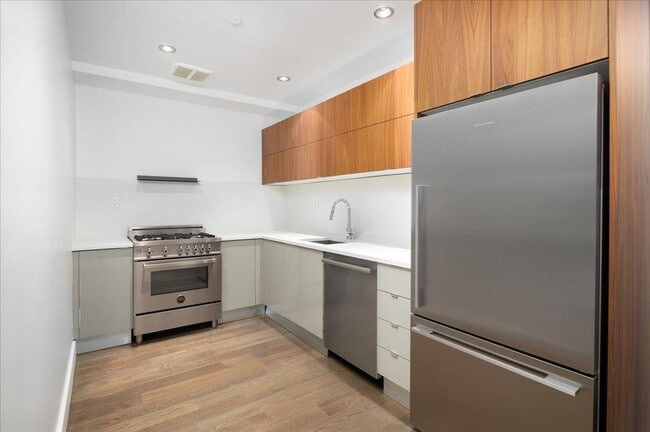 Building Photo - 131 W 122nd St