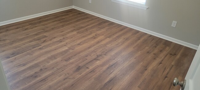 Front bedroom - 905 W Chestnut Ext