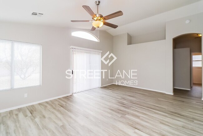 Building Photo - REDUCED- Charming 3 Bedroom in Glendale!