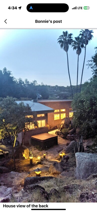 Vista de la casa desde la parte trasera con jacuzzi. - 13915 Mussey Grade Rd