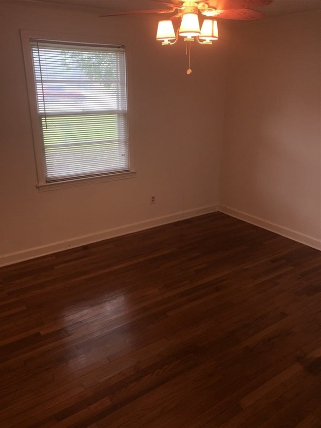 Building Photo - 877 US-51