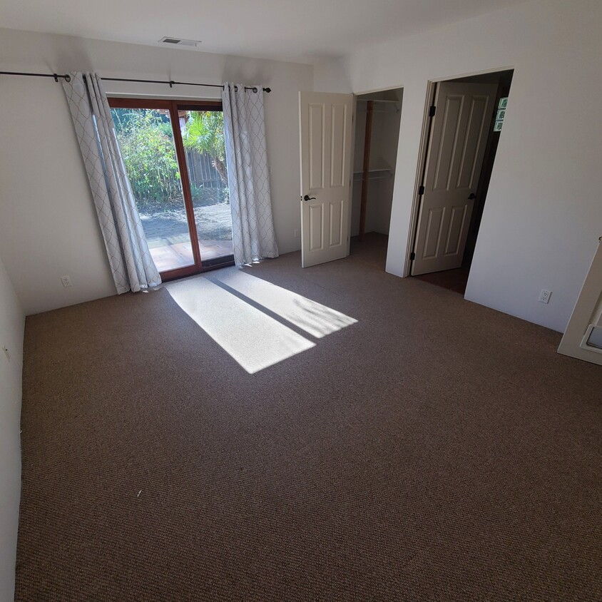 Building Photo - 1420 Las Positas Pl
