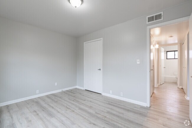 2 habitaciones, 1 baño - 900 pies cuadrados - Dormitorio principal - Maple Valley Apartments