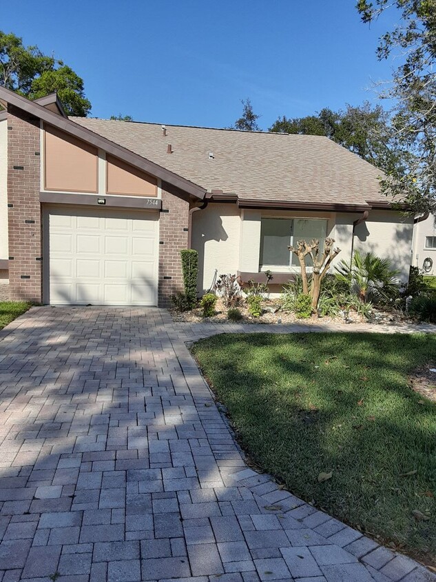 Primary Photo - Beautiful Villa in Heather Walk