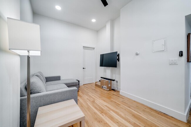 Foto del edificio - 163 3rd St