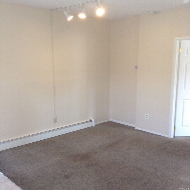 Foto del edificio - 6 Gaines Dr