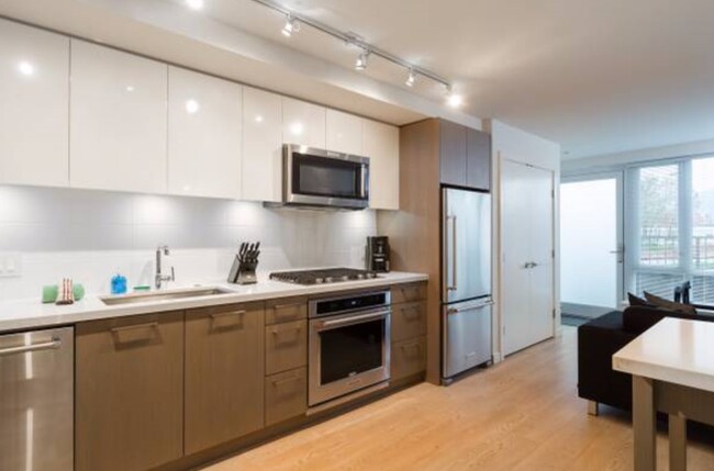 Building Photo - 380 1st Av E
