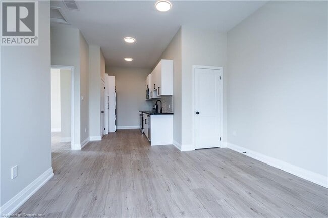 Photo du bâtiment - 732 ELEVENTH Avenue Unit# A