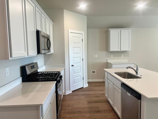 Building Photo - 2925 Firefly Dr