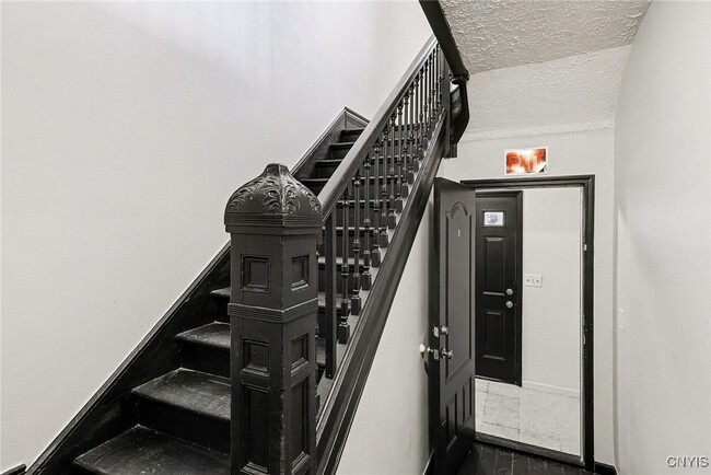 Building Photo - 302 Kellogg St