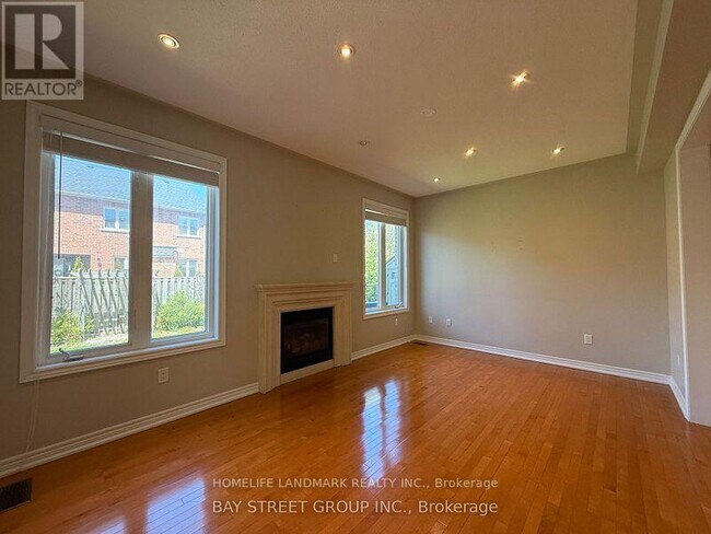 Photo du bâtiment - 12 Pexton Ave