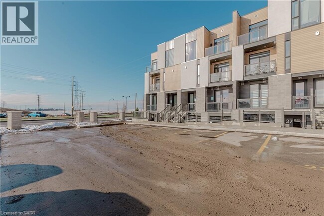 Building Photo - 142 Foamflower Pl