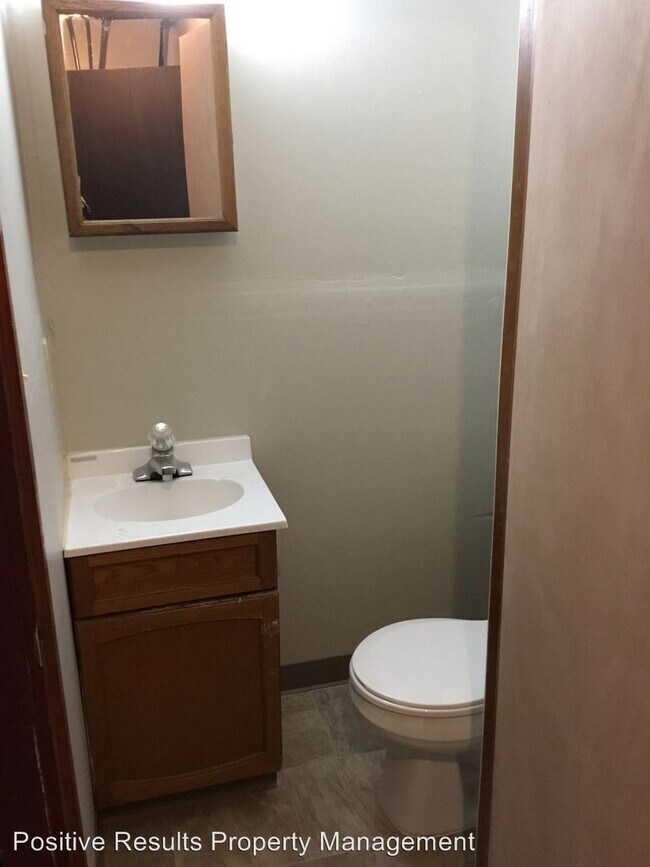 Building Photo - 3 br, 1.5 bath Apartment - 2912 Chatham