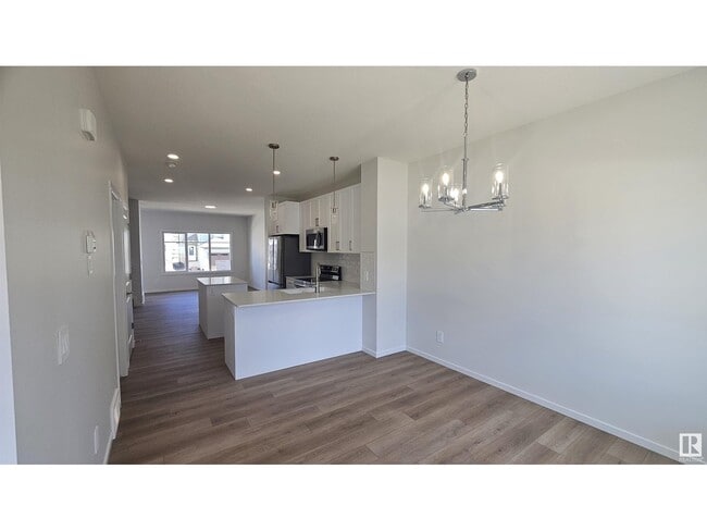 Building Photo - 3732-3213 213 St NW