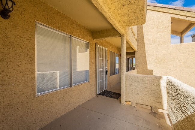 Building Photo - Ready to Move In - Two Bedrooms!