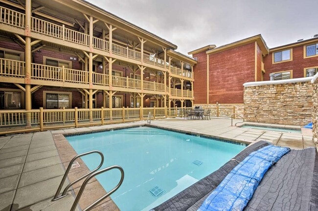 Building Photo - 7447 Royal St