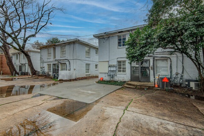 Foto del edificio - 1824 W Main St