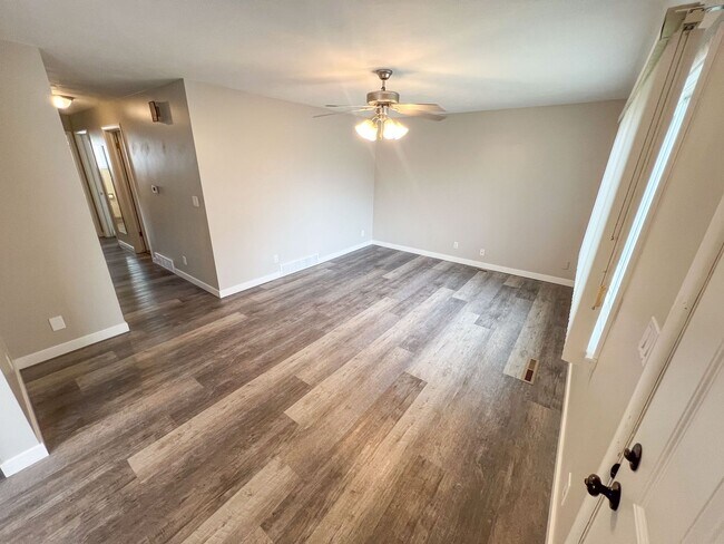 Foto del edificio - 147 W Fremont Ave