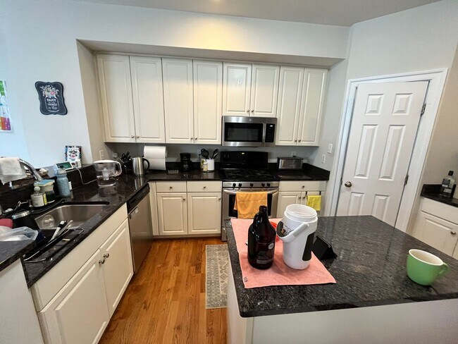 Foto del edificio - 1525 Old Trail Dr