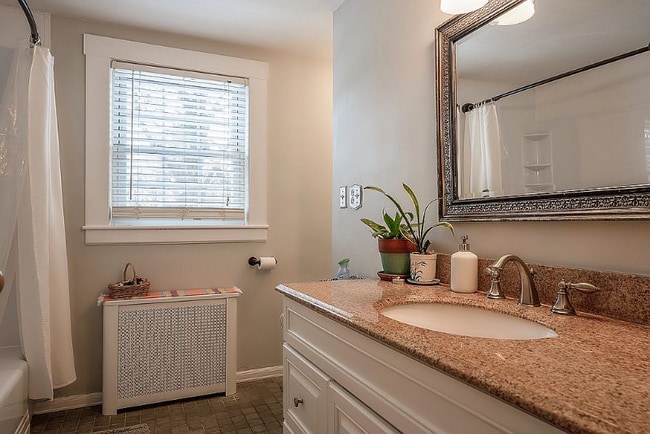 Building Photo - 1761 Welker Ave