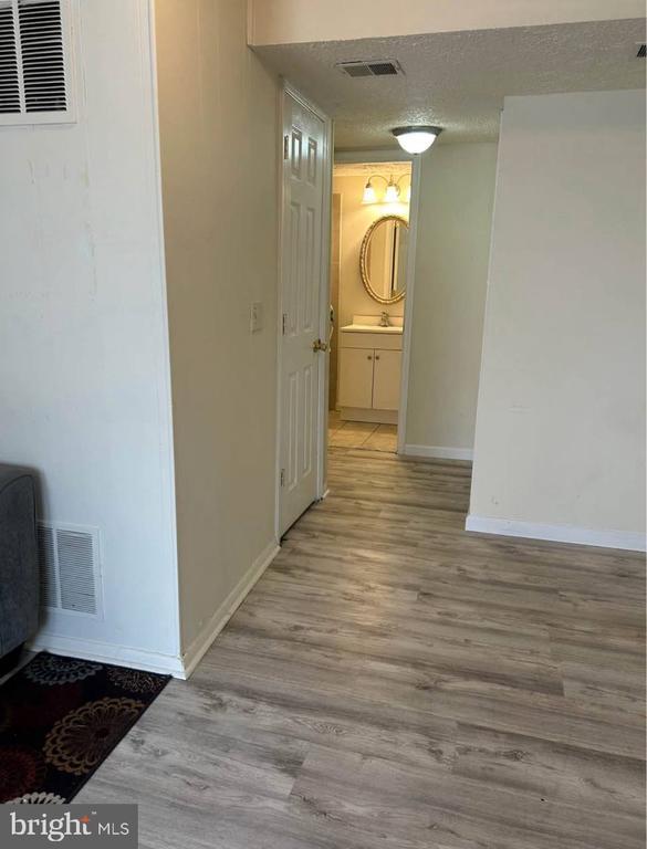 Foto del edificio - 8306 Windfall Rd