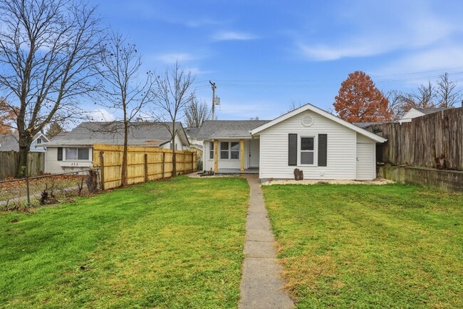 Foto del edificio - 228 E Siebenthaler Ave