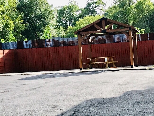 Foto del edificio - 8717 Spaulding St