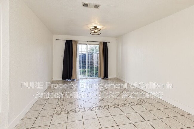 Building Photo - 2101 Banyan Way