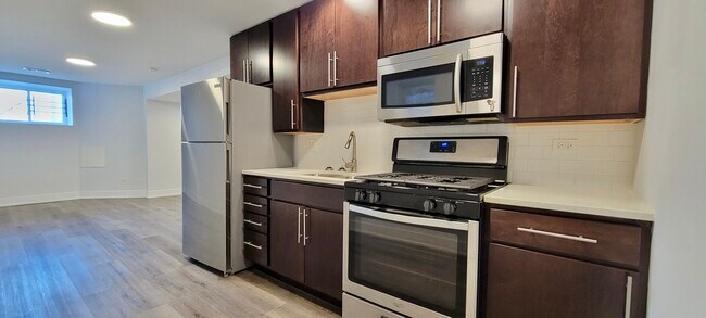 Building Photo - 3329 W Van Buren St