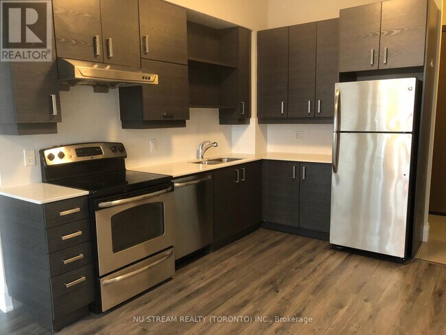 Photo du bâtiment - 8228-8228 Birchmount Rd