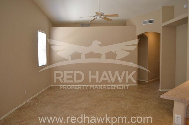 Foto del edificio - Three Bedroom, Two Bathroom Gated North-Ea...