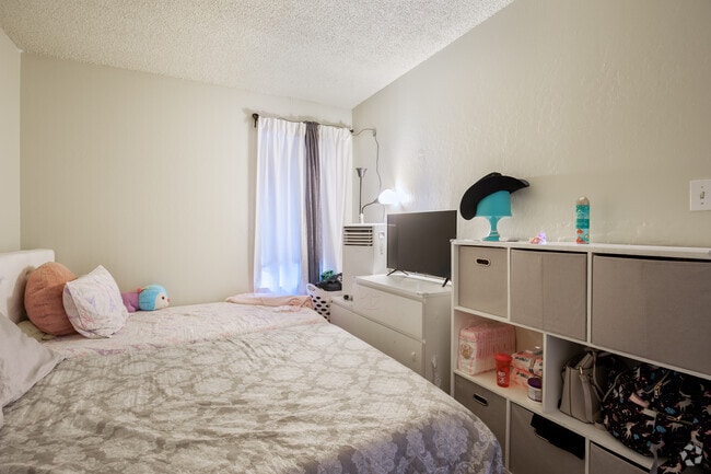 1BR, 1BA - Unit 158 - 110-158 Wilson Ave