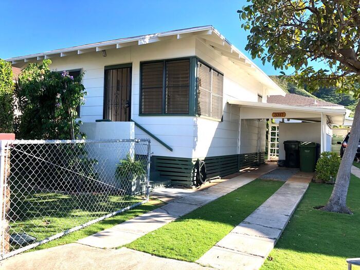 Primary Photo - 3317 Hinano St