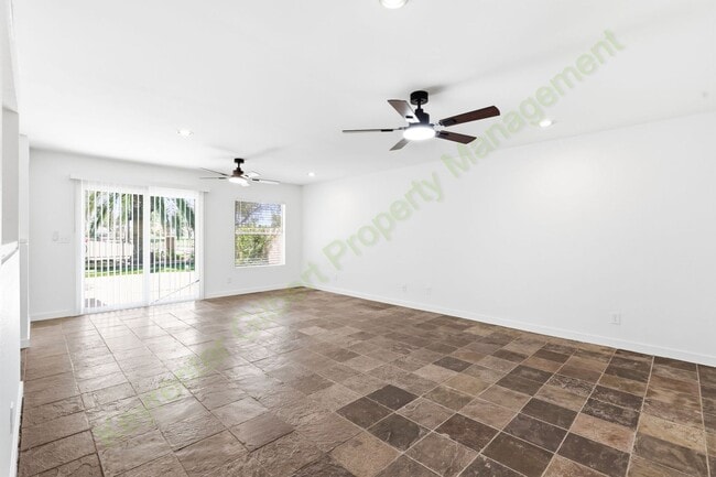 Building Photo - 5435 E Elmwood St
