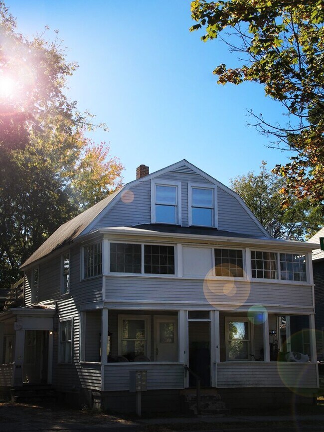 Foto del edificio - 47 1/2 Willow St